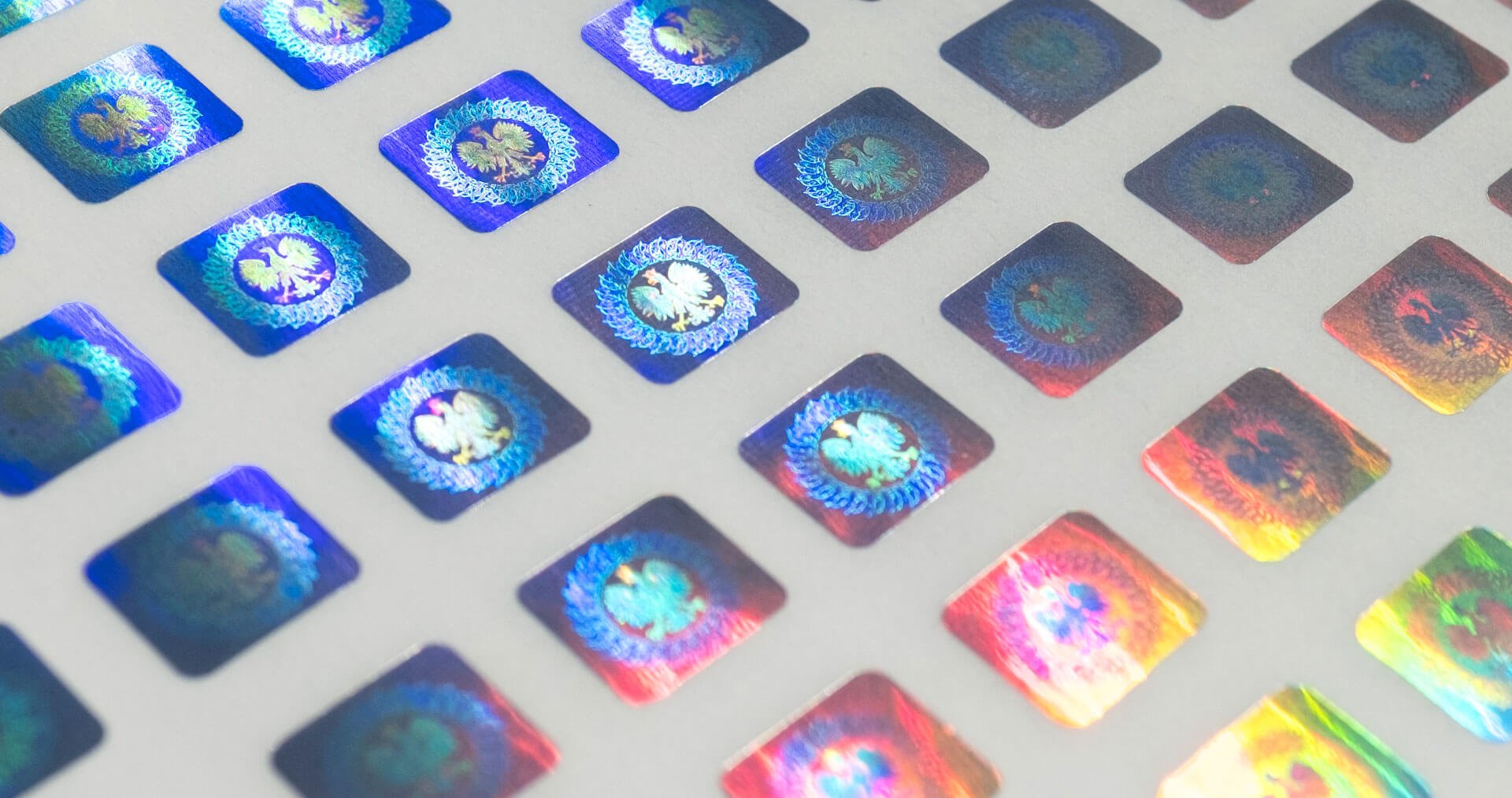 Hologramy na legitymacje studenckie – dlaczego nie oferujemy hologramów kolekcjonerskich?